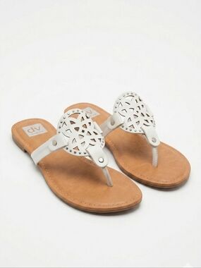 NWOT DV Dolce Vita Gotie Ivory White Studded Laser Cut Thong Sandals 11 Vacation
